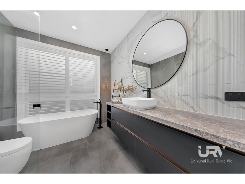 13 Camberwell Parade, Mickleham VIC 3064