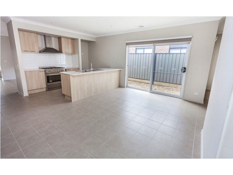 45 Mountleigh Circuit, Craigieburn VIC 3064