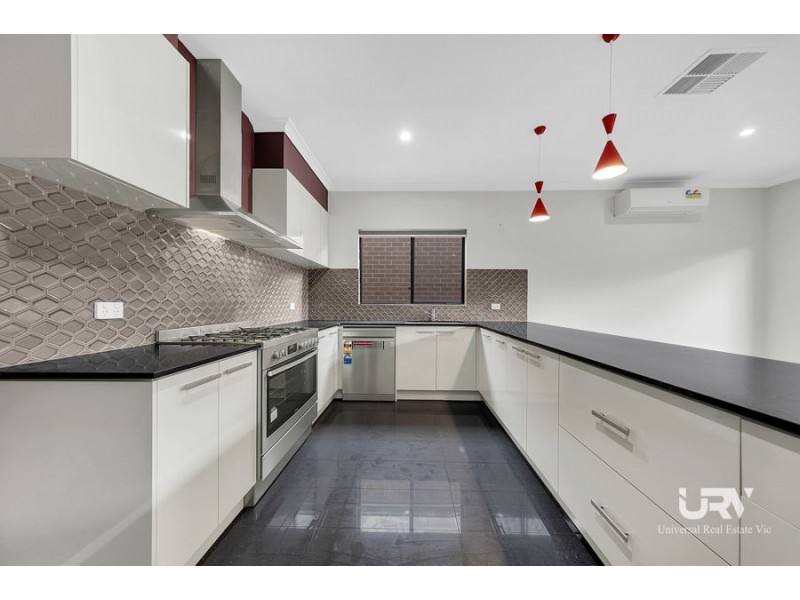 16 Puckle Avenue, Mickleham VIC 3064