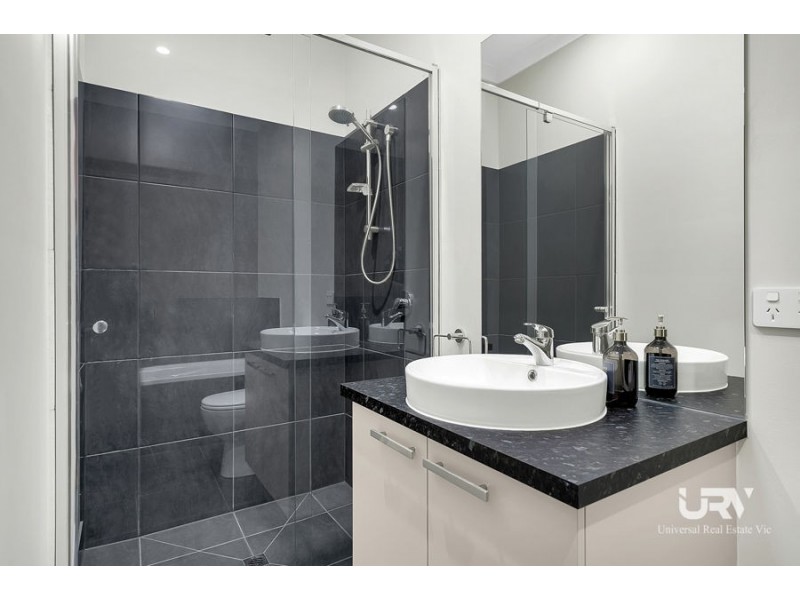 16 Puckle Avenue, Mickleham VIC 3064