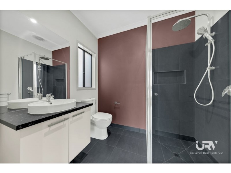 16 Puckle Avenue, Mickleham VIC 3064