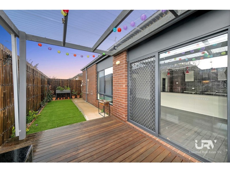 16 Puckle Avenue, Mickleham VIC 3064