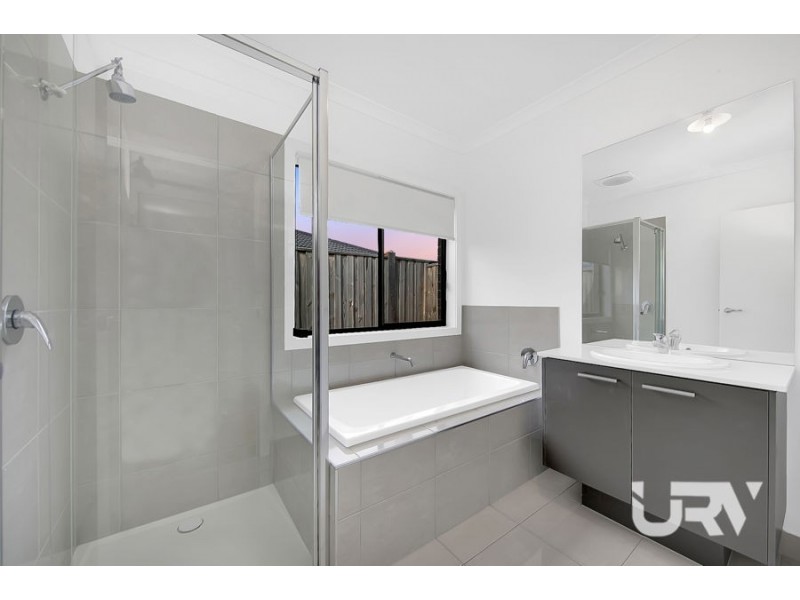 21 Brossard Road, Mickleham VIC 3064