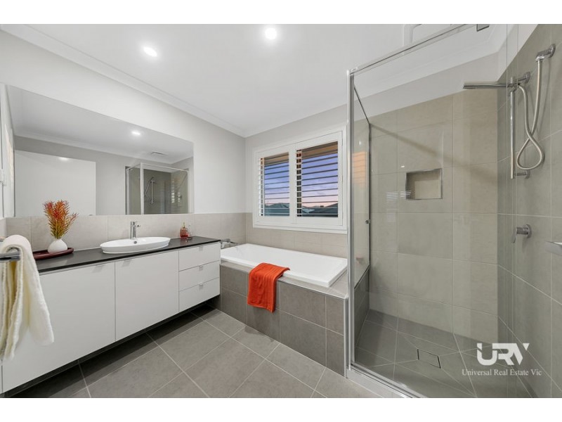 27 Guardian Street, Mickleham VIC 3064