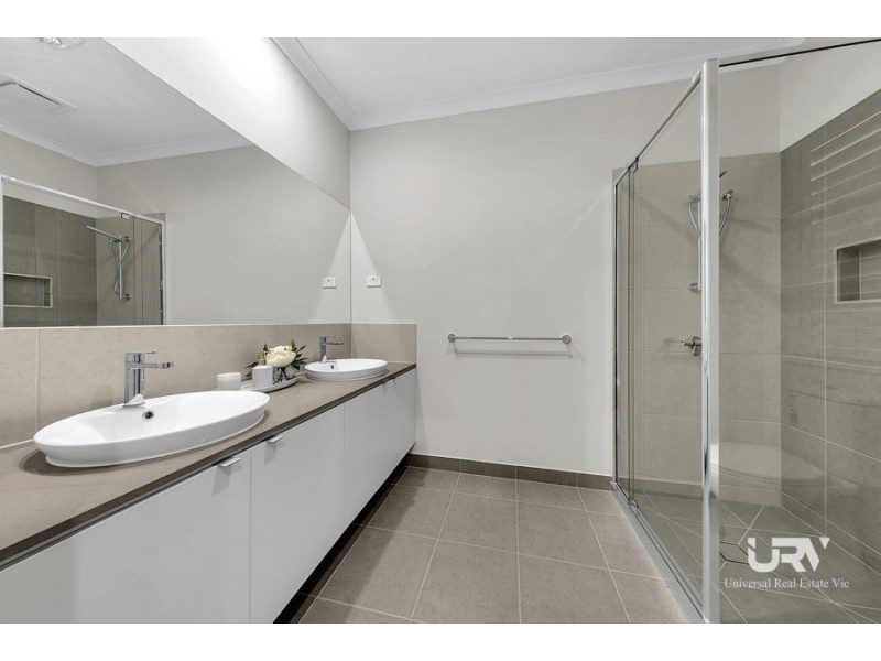 27 Guardian Street, Mickleham VIC 3064