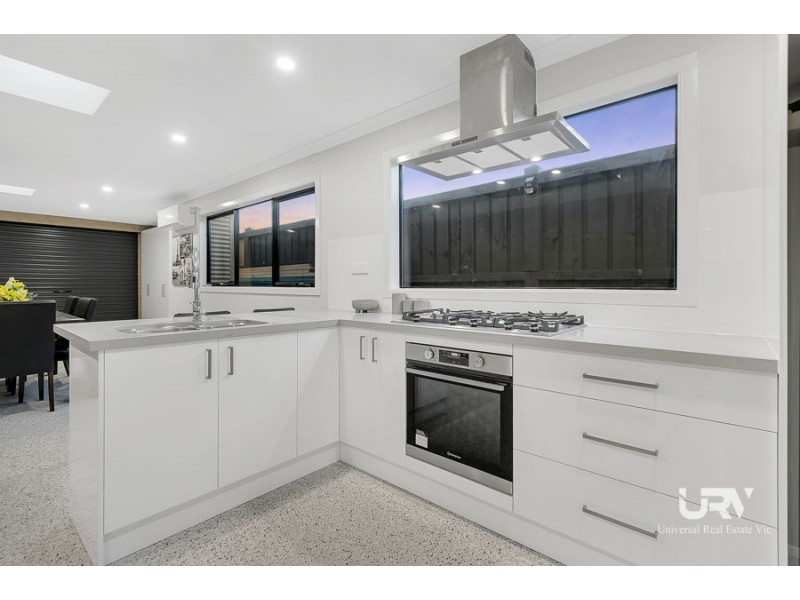 27 Guardian Street, Mickleham VIC 3064