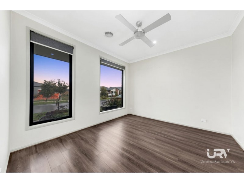 16 Puckle Avenue, Mickleham VIC 3064
