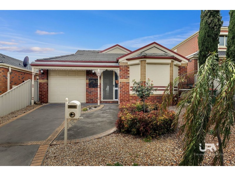 2 Crestwood Lane, Craigieburn VIC 3064