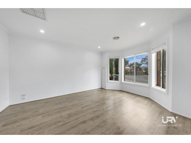 2 Crestwood Lane, Craigieburn VIC 3064