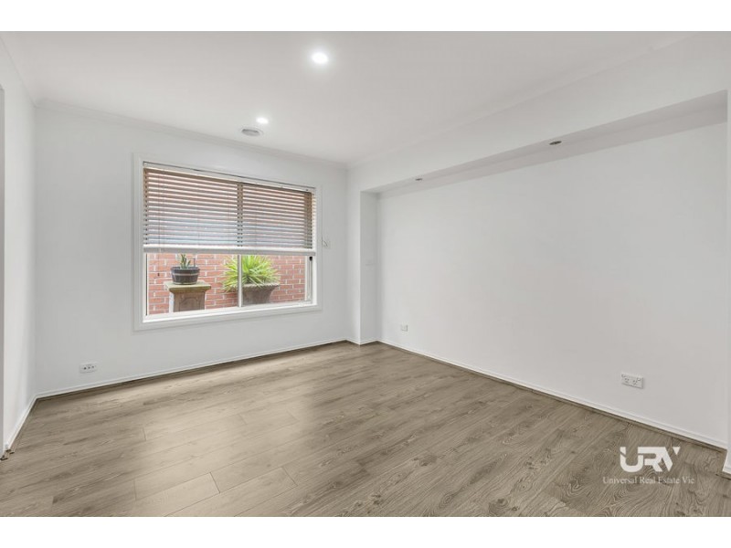 2 Crestwood Lane, Craigieburn VIC 3064