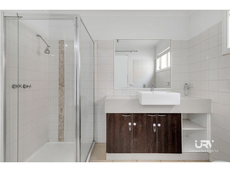 2 Crestwood Lane, Craigieburn VIC 3064