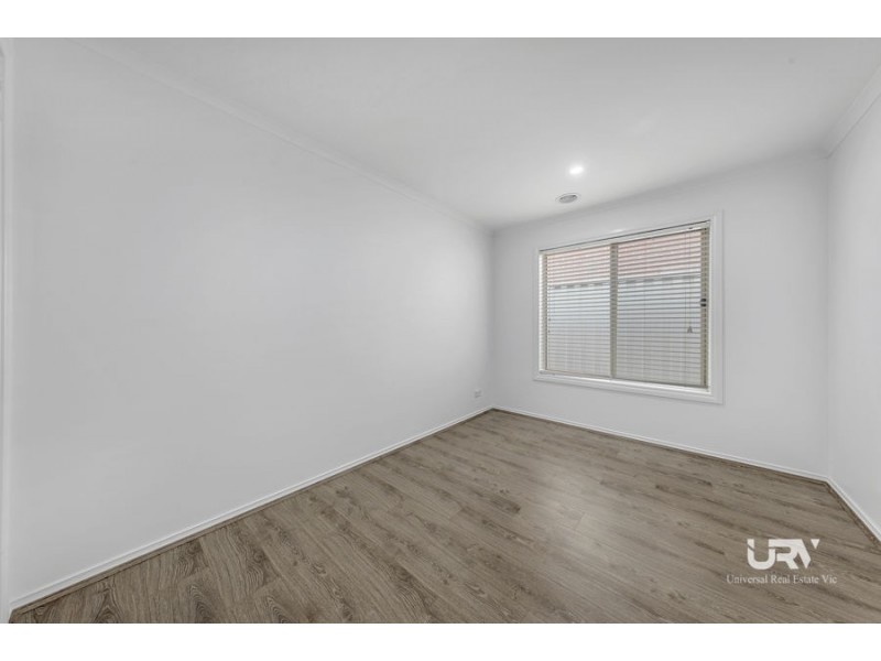 2 Crestwood Lane, Craigieburn VIC 3064