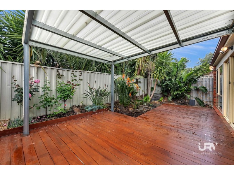 2 Crestwood Lane, Craigieburn VIC 3064
