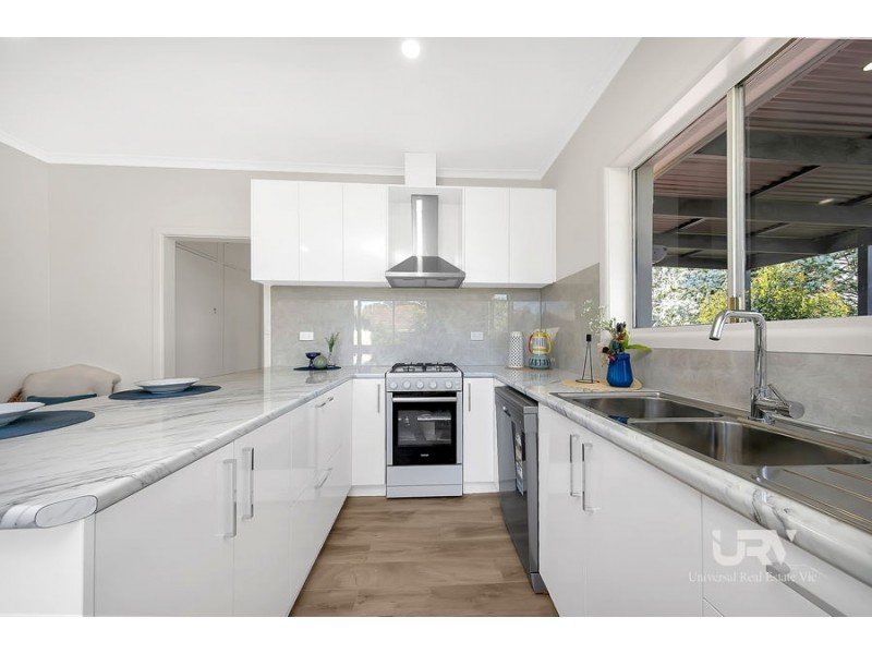 13 Crockett Avenue, Craigieburn VIC 3064