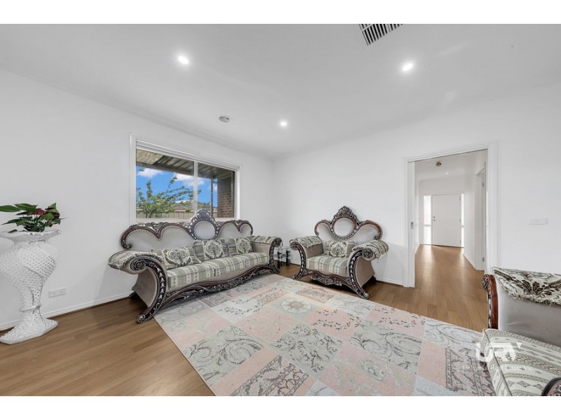 16 Classic Place, Craigieburn VIC 3064