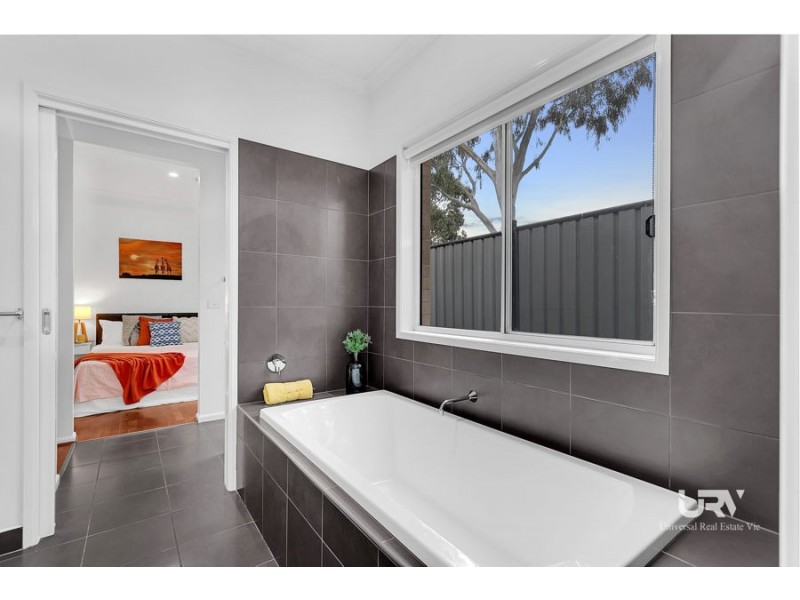 32 Ben Loman Circuit, Craigieburn VIC 3064