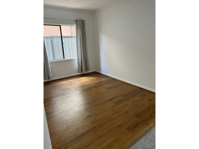 27 Gossia Avenue, Craigieburn VIC 3064