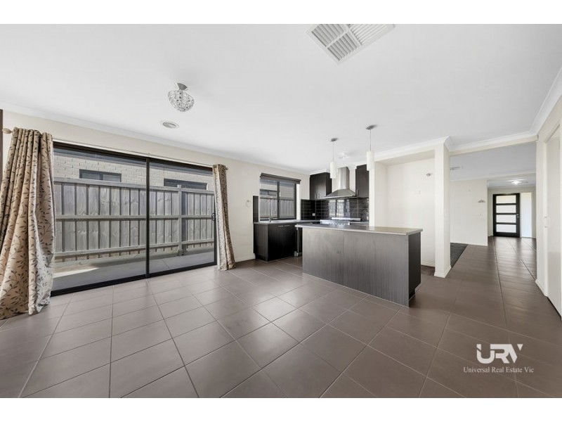 14 Primavera Dr, Mickleham VIC 3064