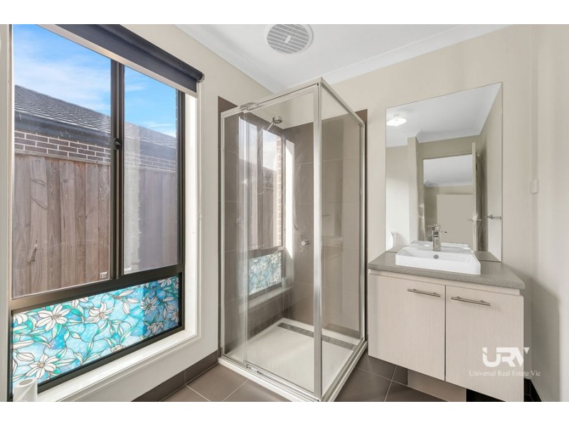 14 Primavera Dr, Mickleham VIC 3064