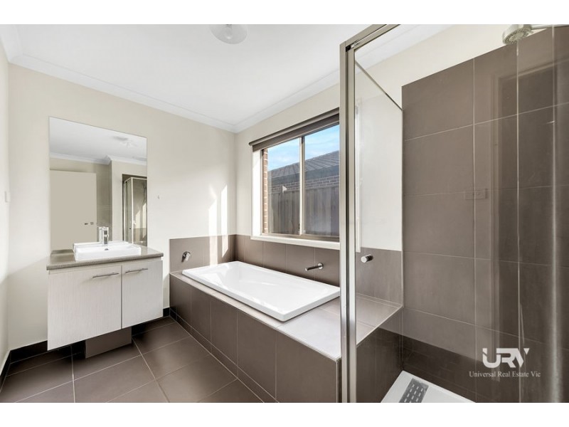 14 Primavera Dr, Mickleham VIC 3064