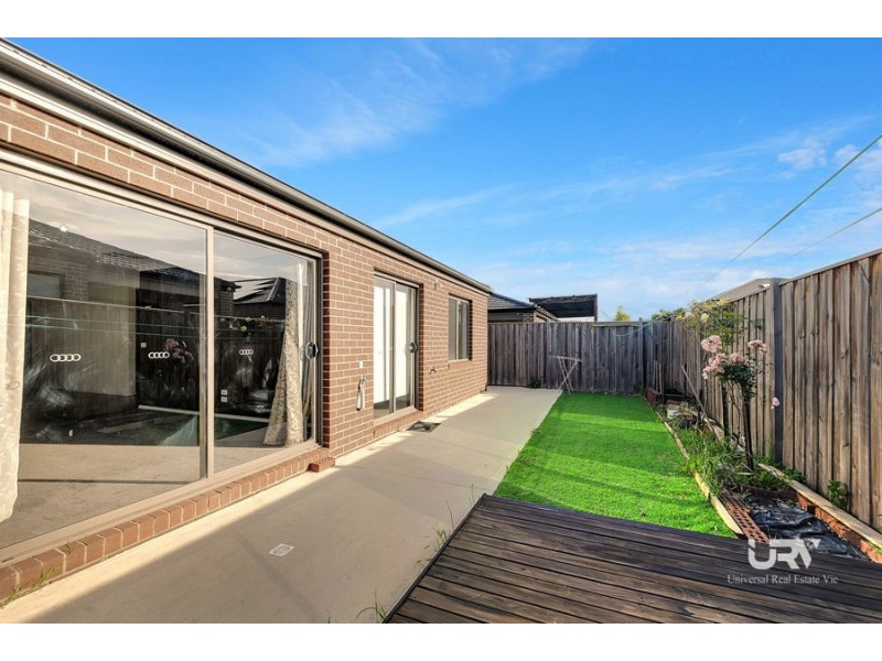 14 Primavera Dr, Mickleham VIC 3064
