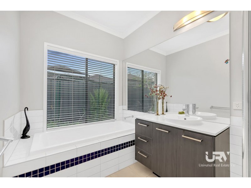 68 Hyde Park Avenue, Craigieburn VIC 3064