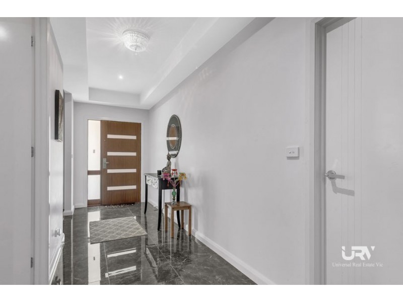 10 Spirited Cct, Craigieburn VIC 3064