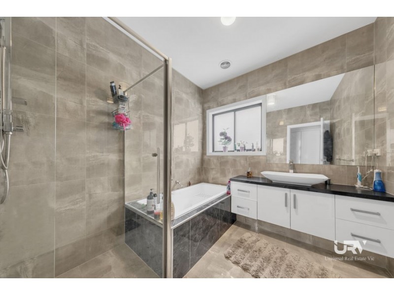 10 Spirited Cct, Craigieburn VIC 3064