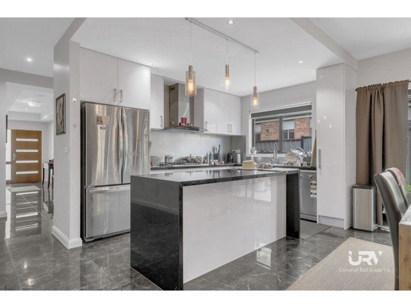10 Spirited Cct, Craigieburn VIC 3064