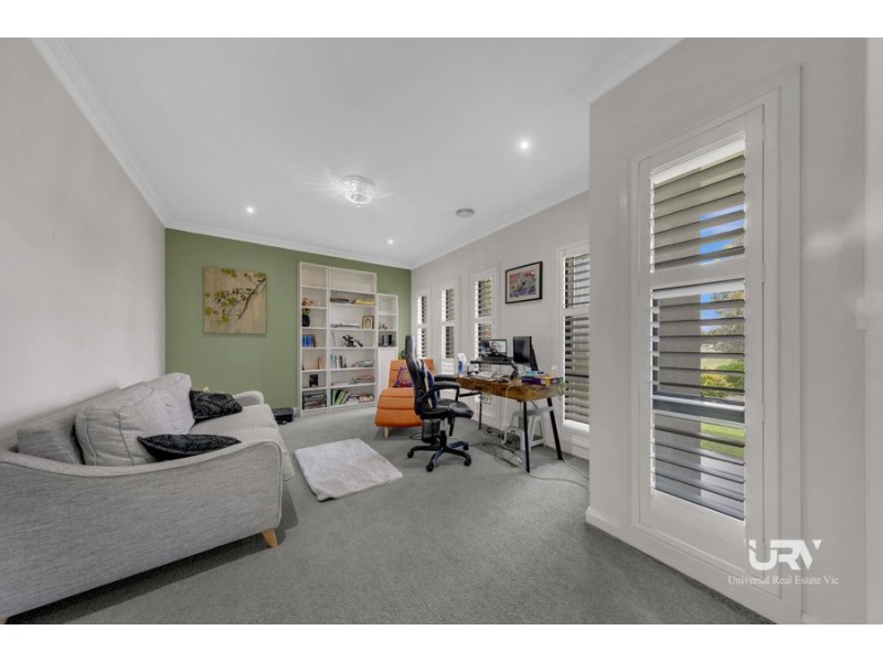 10 Spirited Cct, Craigieburn VIC 3064