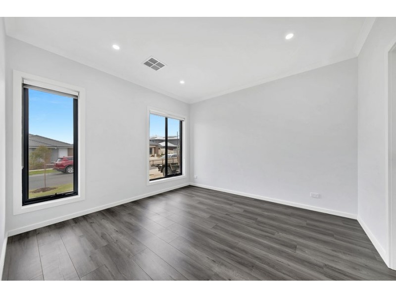 4 Alfred Road, Mickleham VIC 3064