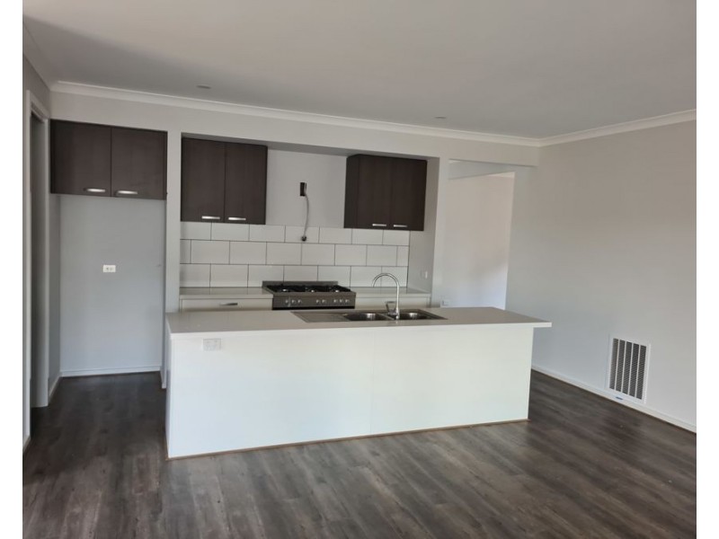 14 Coach Drive, Donnybrook VIC 3064