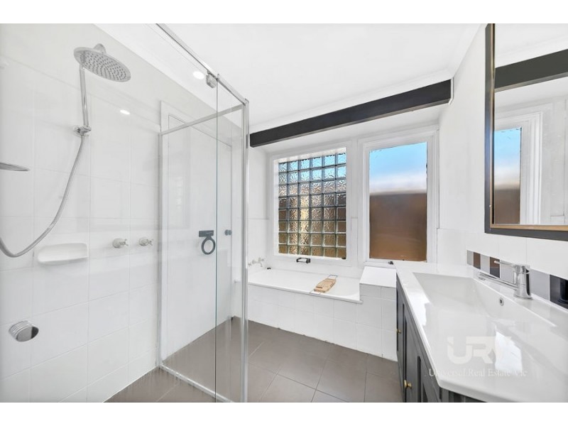 10 Spring Valley Avenue, Craigieburn VIC 3064