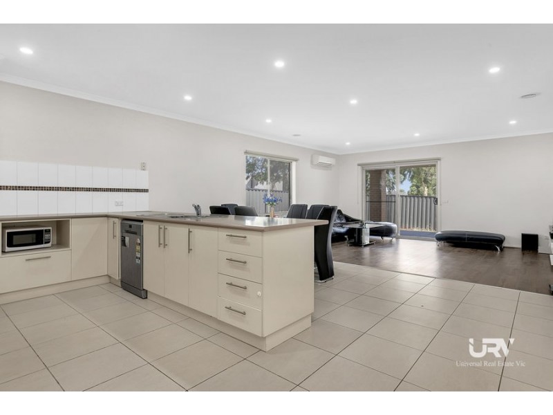 18 Watergum Avenue, Craigieburn VIC 3064