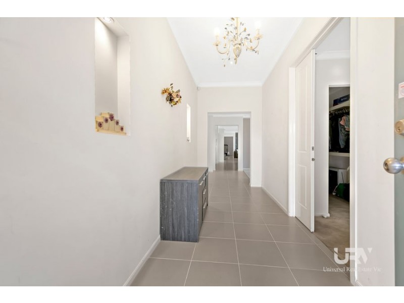 17 Mallacoota Way, Craigieburn VIC 3064