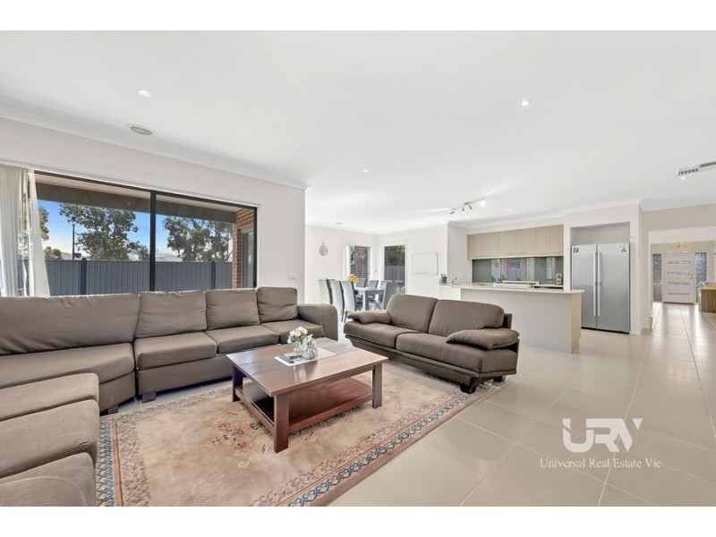17 Mallacoota Way, Craigieburn VIC 3064