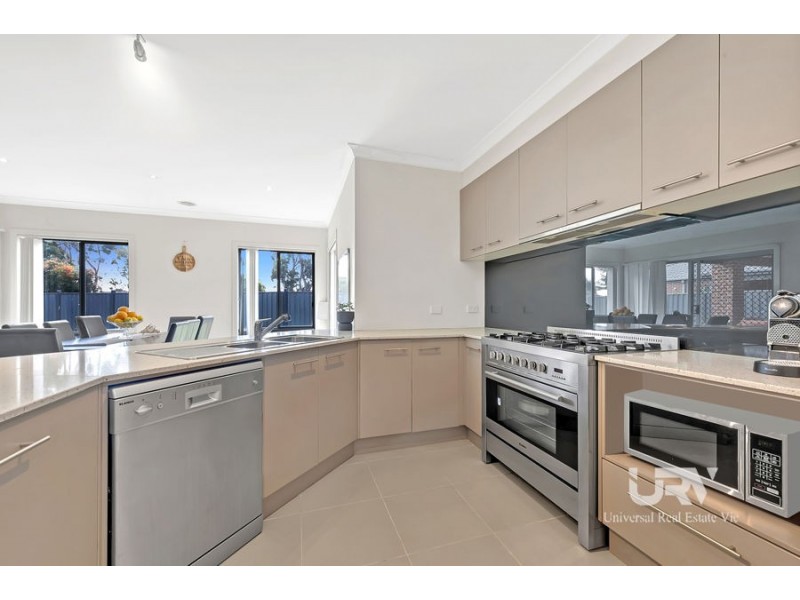 17 Mallacoota Way, Craigieburn VIC 3064