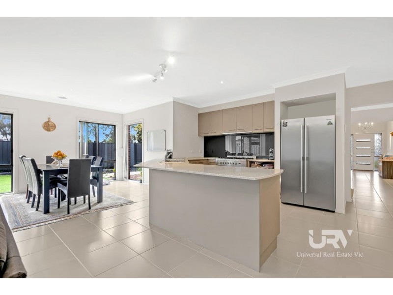 17 Mallacoota Way, Craigieburn VIC 3064