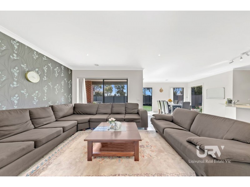 17 Mallacoota Way, Craigieburn VIC 3064