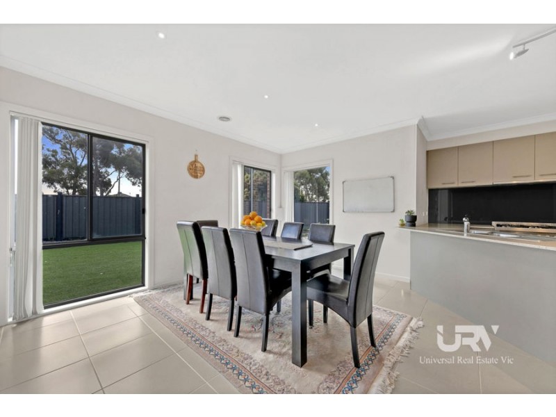 17 Mallacoota Way, Craigieburn VIC 3064