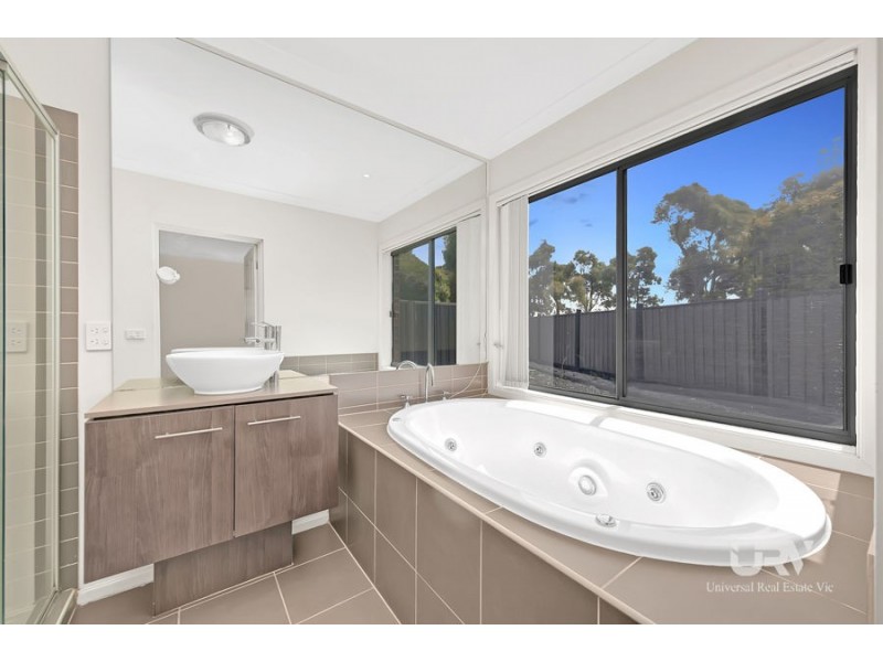17 Mallacoota Way, Craigieburn VIC 3064