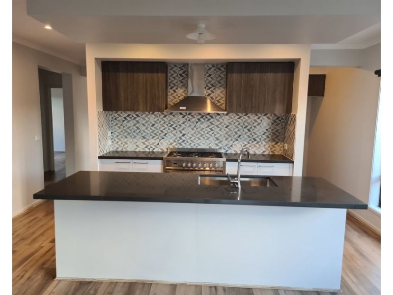 11 Naroon Drive, Kalkallo VIC 3064