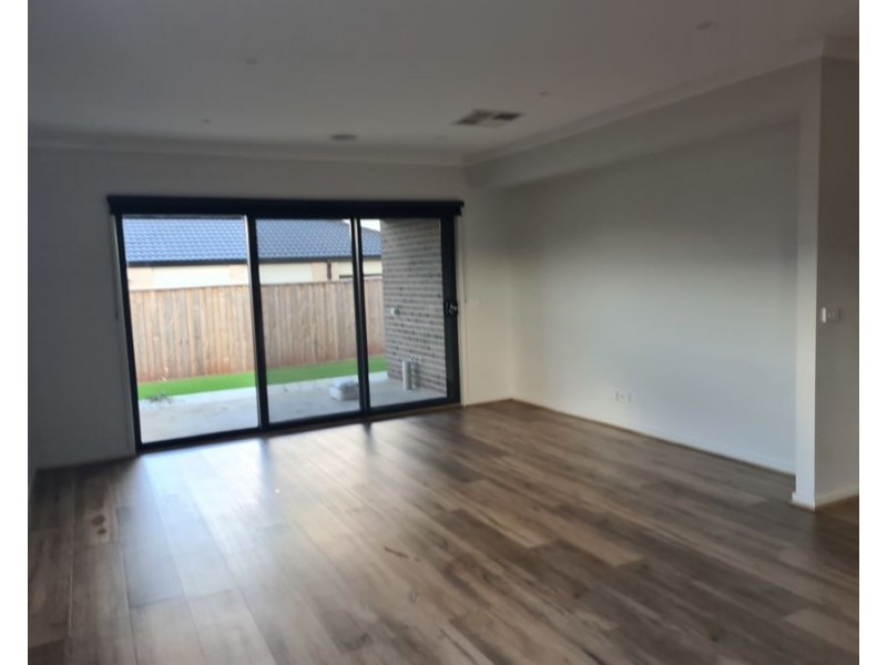 11 Naroon Drive, Kalkallo VIC 3064