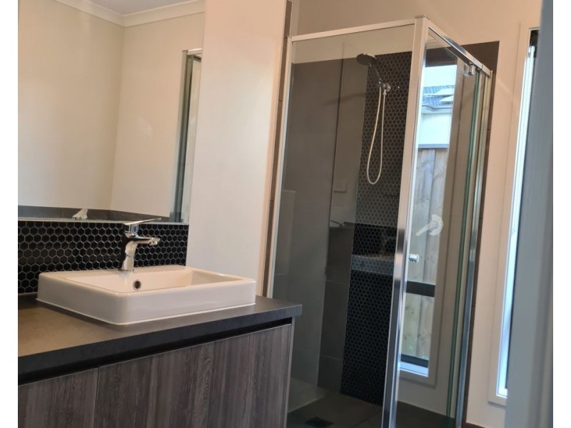 11 Naroon Drive, Kalkallo VIC 3064