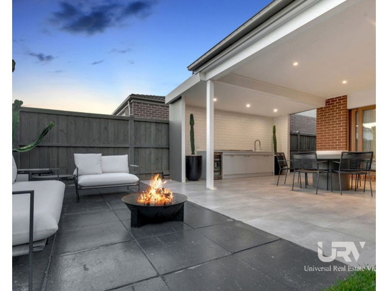 22 McCracken Avenue, Mickleham VIC 3064