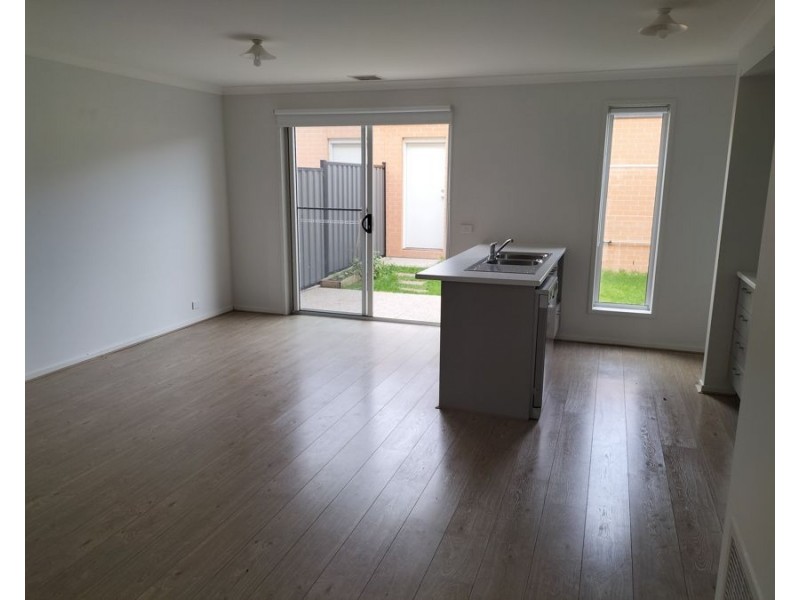 12 Parkforest Walk, Craigieburn VIC 3064