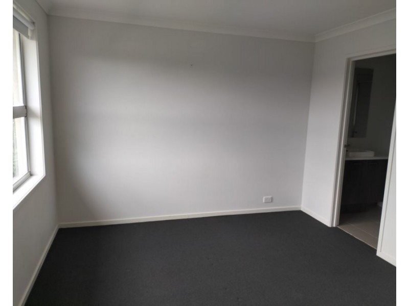 12 Parkforest Walk, Craigieburn VIC 3064
