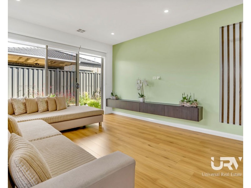 17 Schefflera Street, Craigieburn VIC 3064