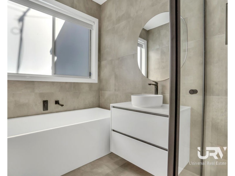 17 Schefflera Street, Craigieburn VIC 3064