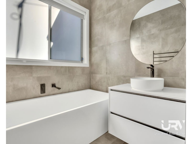 17 Schefflera Street, Craigieburn VIC 3064